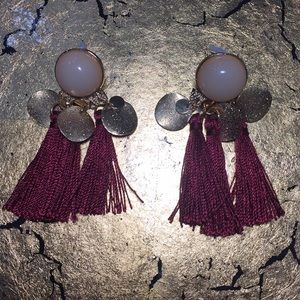 Gifted🎁Maroon and gold dangling earrings